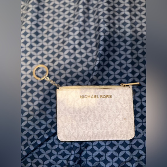 White Micheal Kors small coin zipper purse with chain - Picture 2 of 4